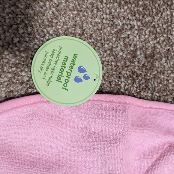 Baby Girl bath Towels 2 and Green Sprouts Bib - Picture 5 of 5